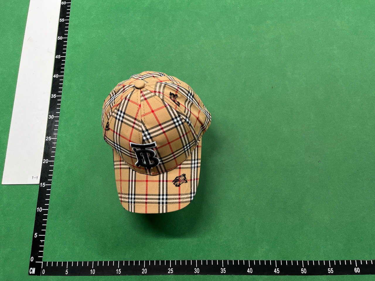 CAPS DENIM TEARS & MONCLER BEANIE