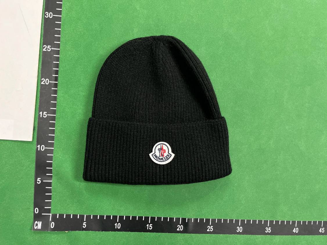 CAPS DENIM TEARS & MONCLER BEANIE