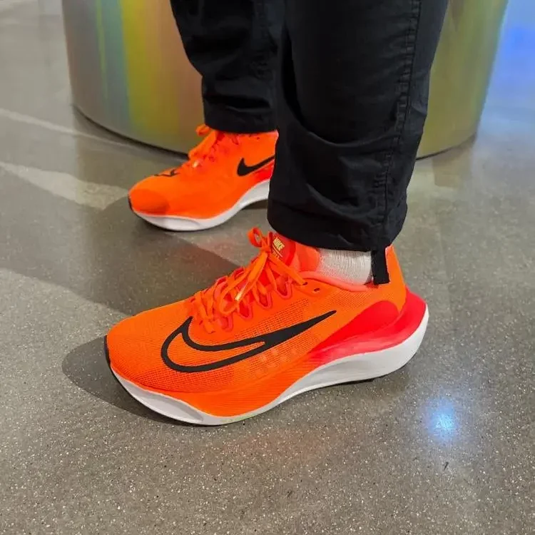 NIKE ZOOM FLY5