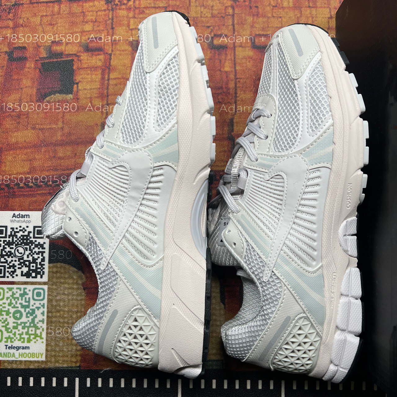 NIKE AIR ZOOM VOMERO 5