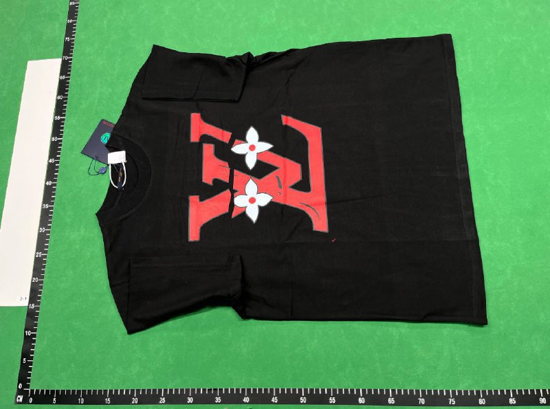  LV T-shirt（30+）