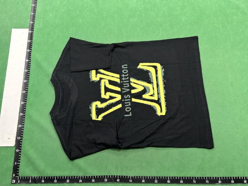  LV T-shirt（30+）