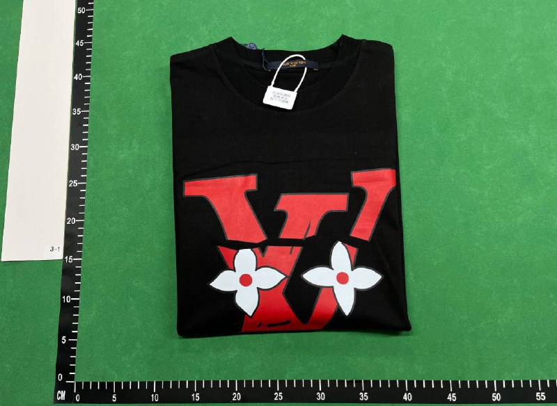  LV T-shirt（30+）