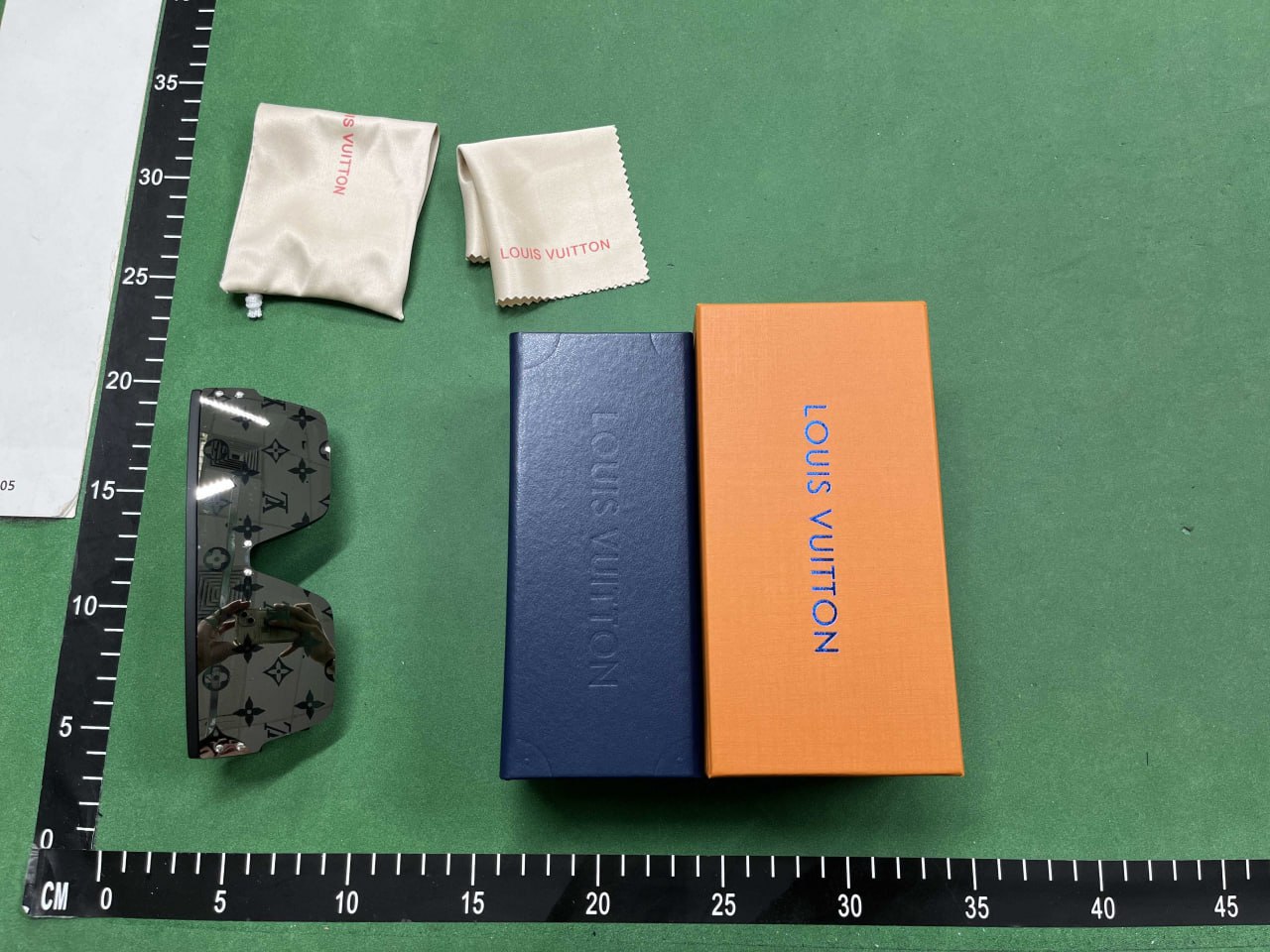 Louis Vuitton Gucci Burberry Prada sunglasses (20+)