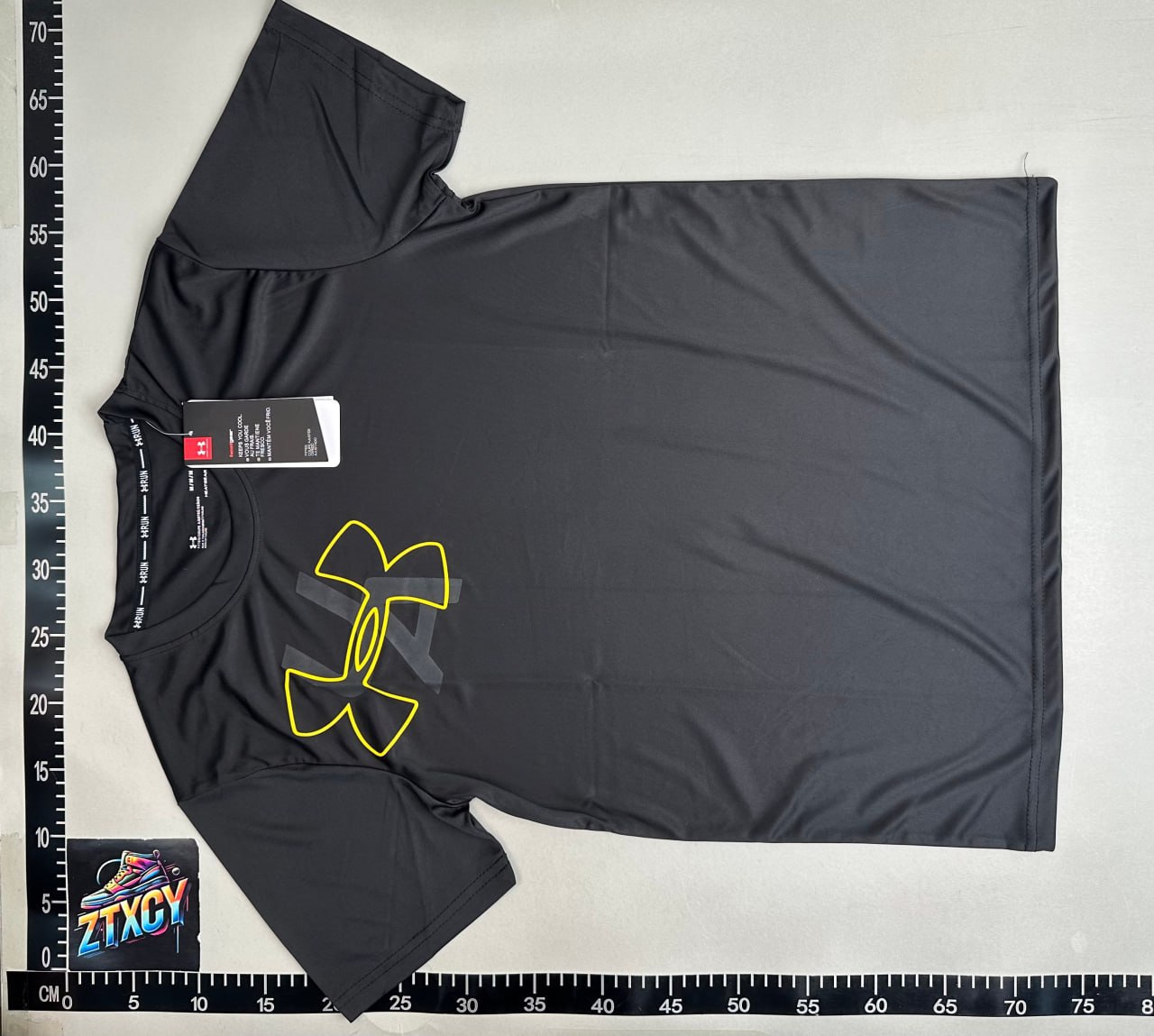 Under Armour T-shirt