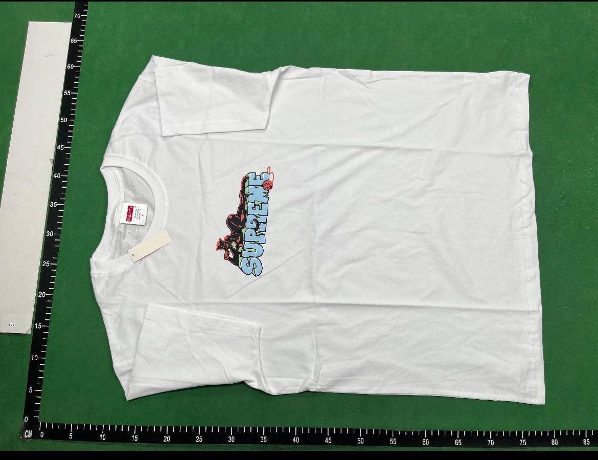 Supreme t-shirt                                                                                                           Supreme t-shirt                                                               