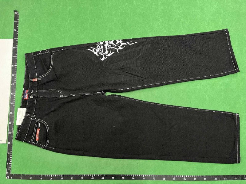  Jnco jeans    (40 CP)