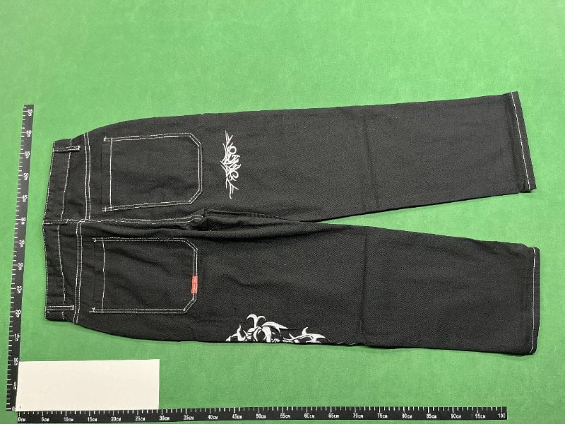  Jnco jeans    (40 CP)