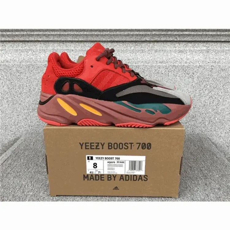   YEEZY 700