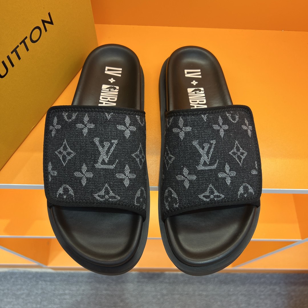  Louis Vuitton Leather Slippers（40 styles）