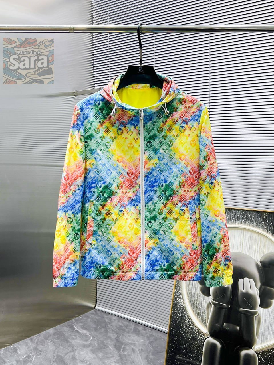 LV / Burberry  jacket coa