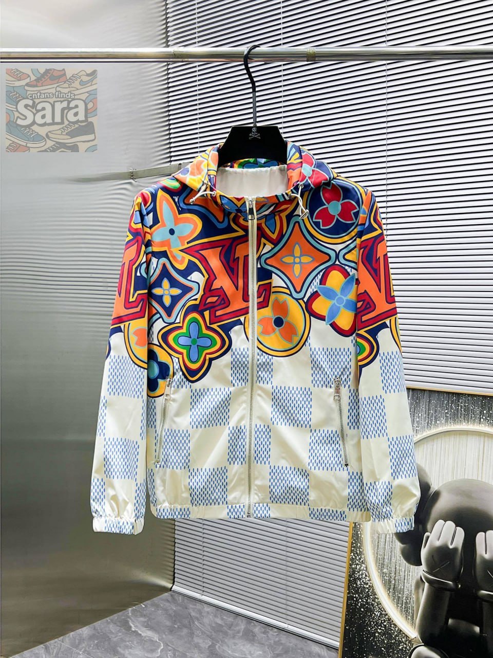 LV / Burberry  jacket coa