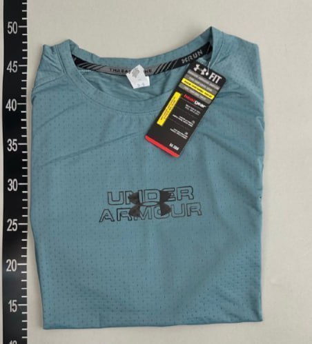 Under Armour T-shirt