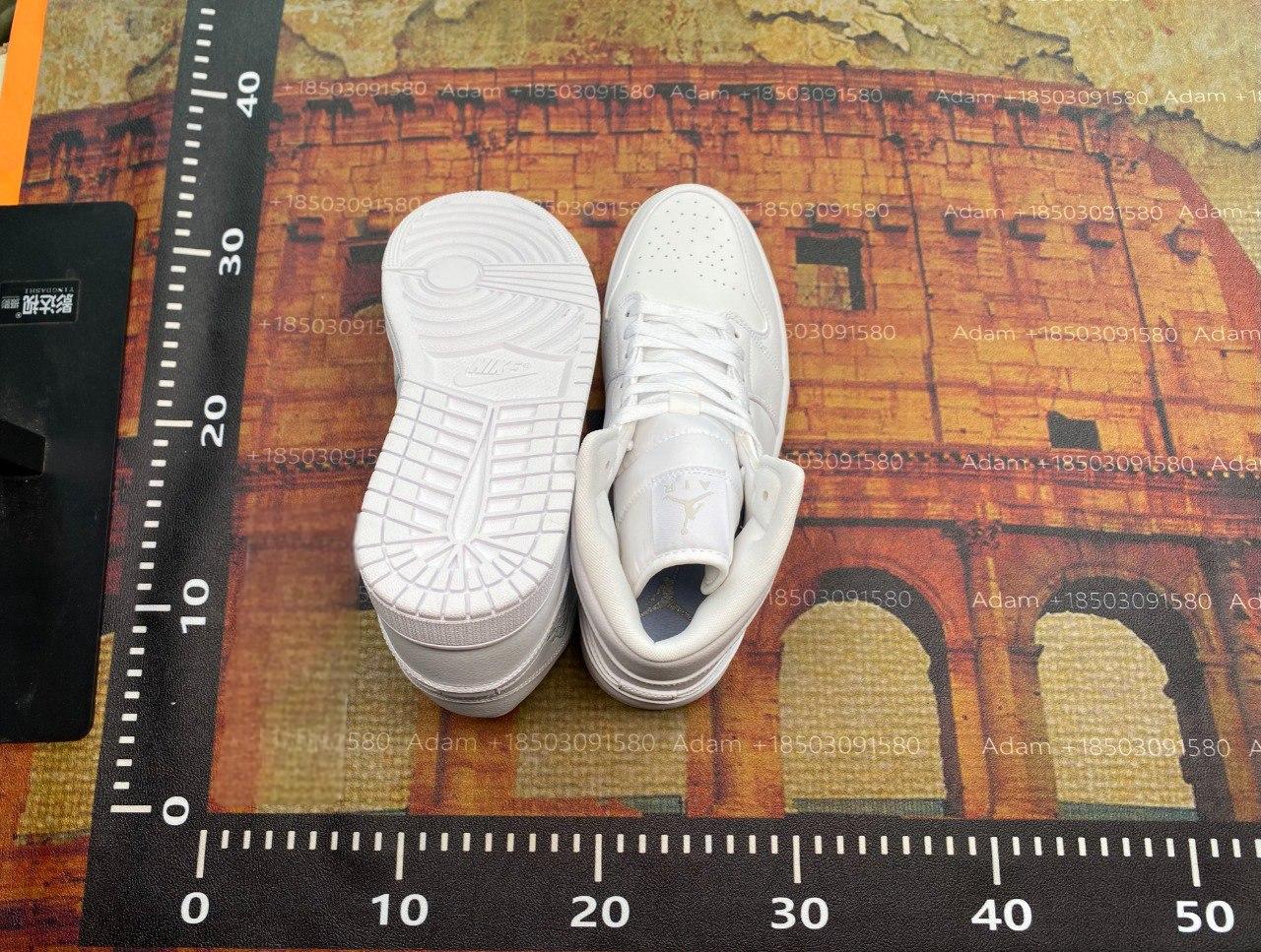 NIKE AIR JORDAN 1 MID