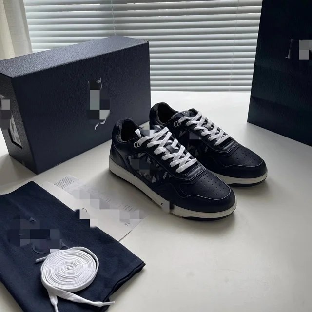 DIOR Cowhide Patent Leather Comfortable and Versatile 